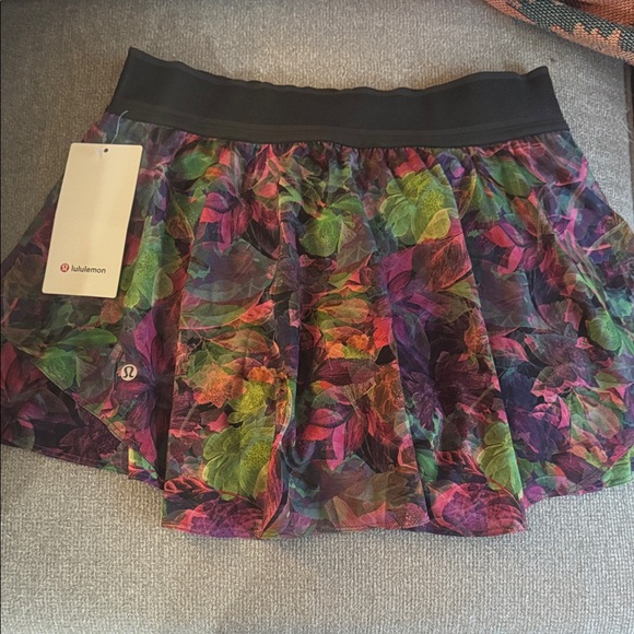 lululemon athletica Dresses & Skirts - Lululemon Athletica Vibrant Floral Skater Style  Skirt/Skort